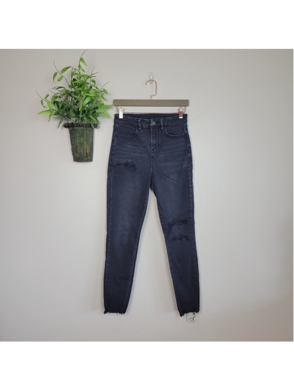 AE 4 Curvy Hi Rise Jegging Black Skinny Distressed Frayed Jeans American Eagle